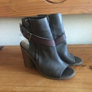 DV by Dolce Vita Teisha Buckle Block Heel Peep Toe Booties Leather Brown Size 8